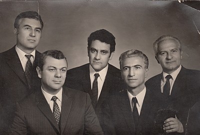 Грустные памятники. Пустые листовки