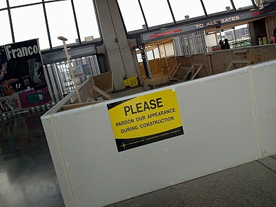 Посредине Нигде